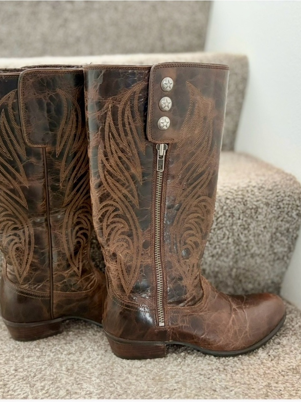 Women’s Ariat Uproar Distressed Leather Riding Boots Size 7B